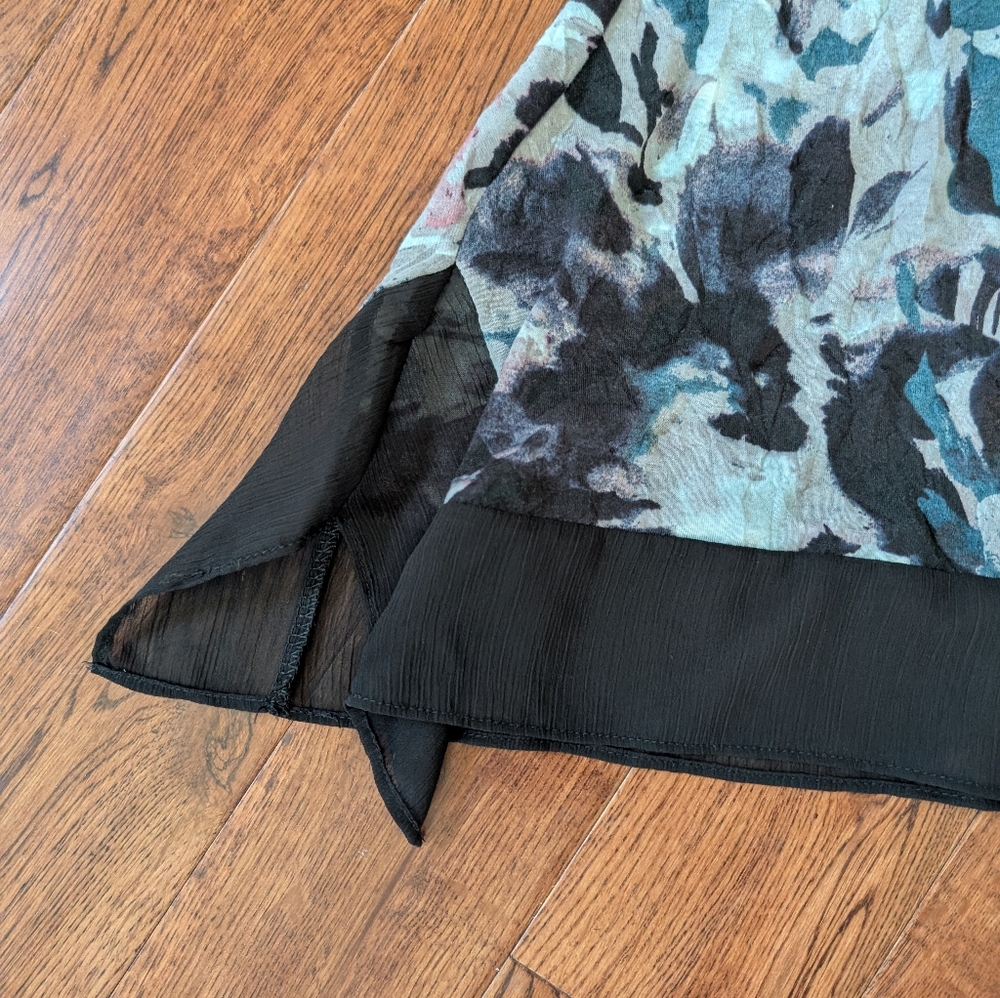 EUC Simply Vera Vera Wang Short Sleeve Abstract Print Black Top Shirt Size Small - Picture 3 of 9